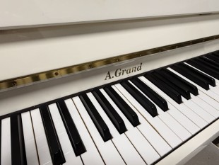 A. Grand Piano Occasion 108 White + Banquette