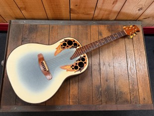 Adamas II by Ovation 1681-7 White Burst En Etui Occasion