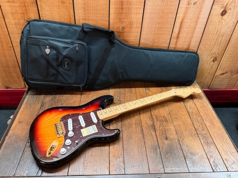Fender Deluxe Players Stratocaster MN 3 Tone Sunburst Occasion