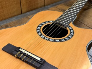 Ovation 1773AX-4-G Occasion Classic Nylon Legend Mid Cutaway