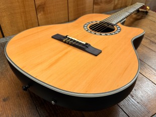 Ovation 1773AX-4-G Occasion Classic Nylon Legend Mid Cutaway