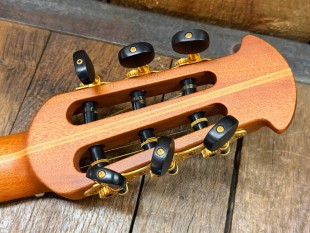 Ovation 1773AX-4-G Occasion Classic Nylon Legend Mid Cutaway
